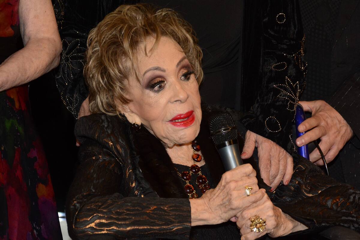 Silvia Pinal permanece en el hospital y no recibe el alta médica