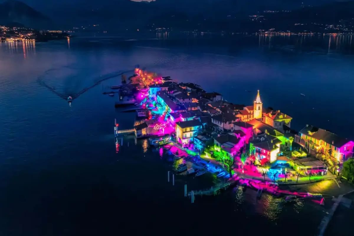 La isla de Italia que cambia los nacimientos por un festival de luces en Navidad