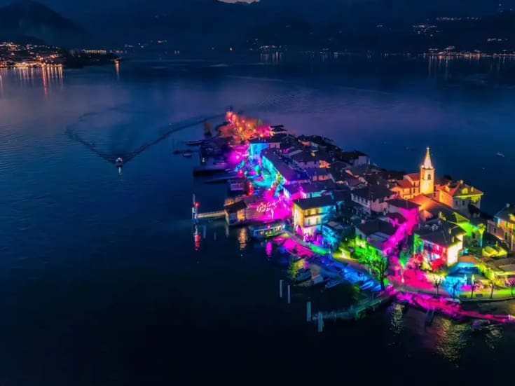 La isla de Italia que cambia los nacimientos por un festival de luces en Navidad