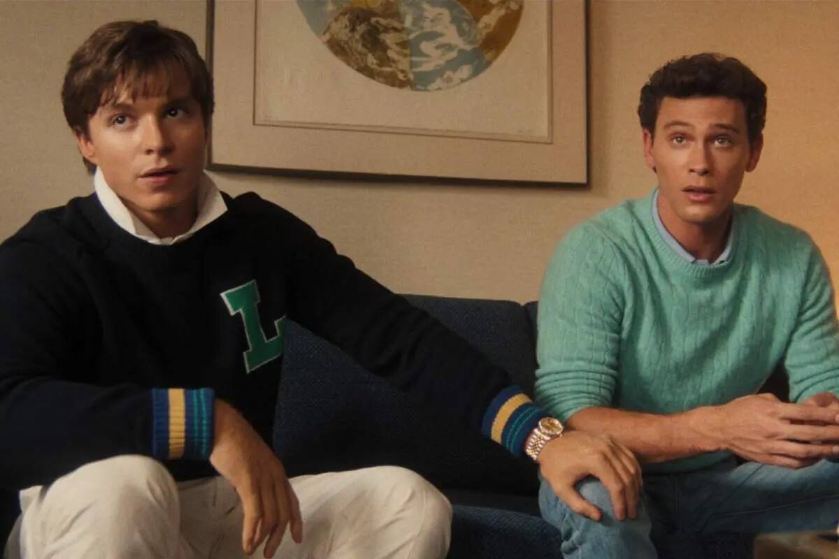 Lyle y Erik Menendez en la serie "Monstruos" de Ryan Murphy.