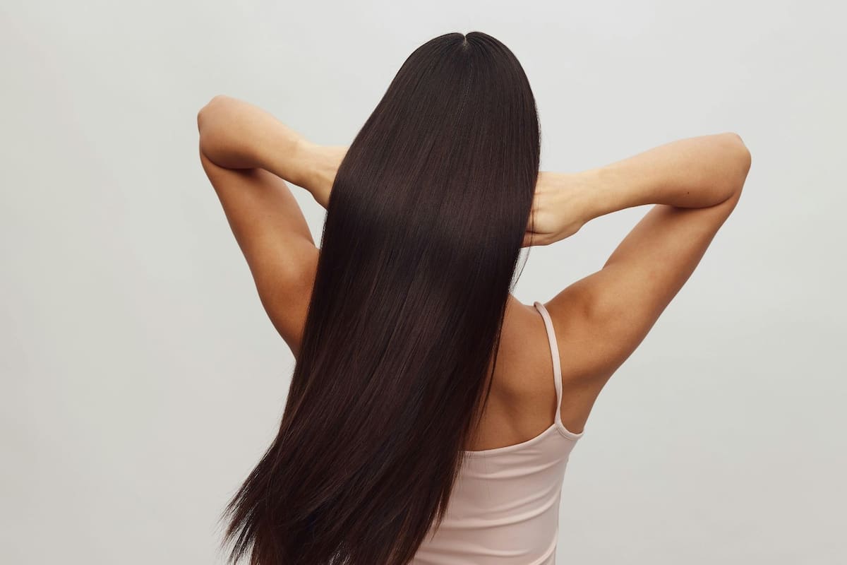 Cabello liso y brillante: técnicas para un alisado perfecto sin daño