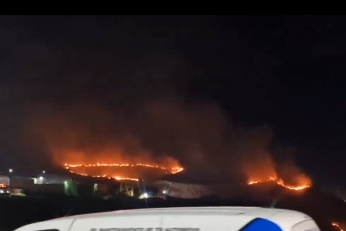 Reportan fuerte incendio a espaldas de Walmart Pacífico