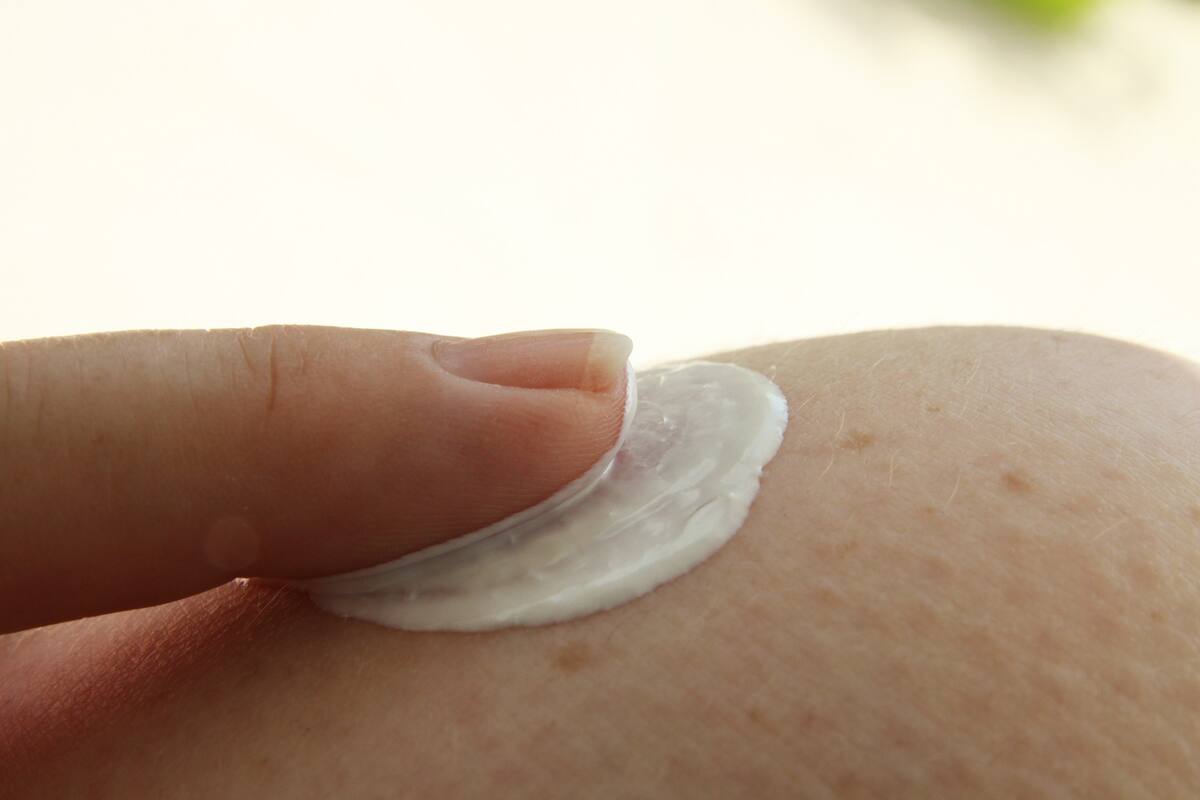 Johnson & Johnson retira cinco protectores solares por rastros de benceno, una sustancia cancerígena