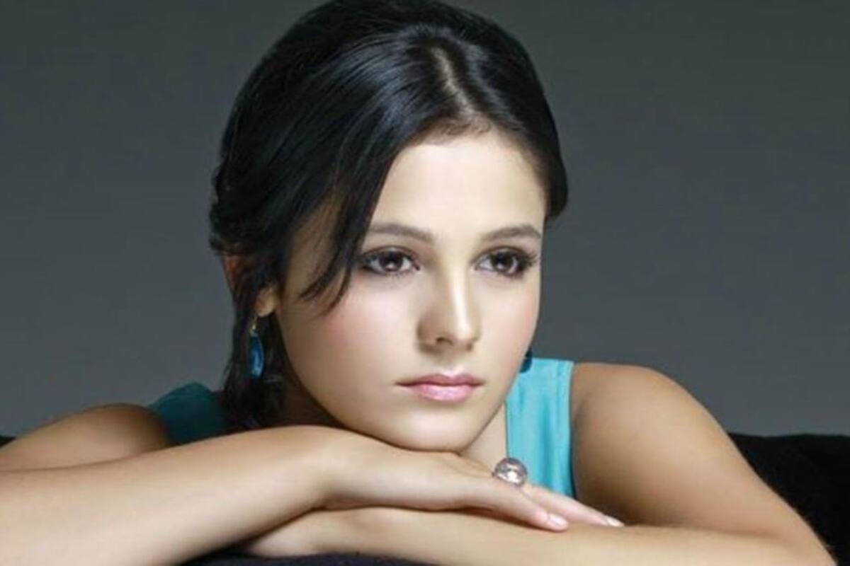 Allisson Lozz confiesa que tiene tres enfermedades en los ojos