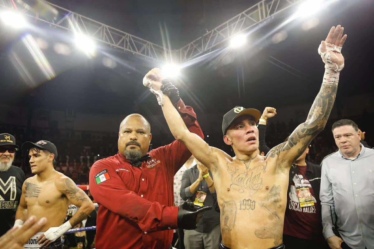 Derrota Óscar Valdez a Ricky Medina por decisión en Nogales
