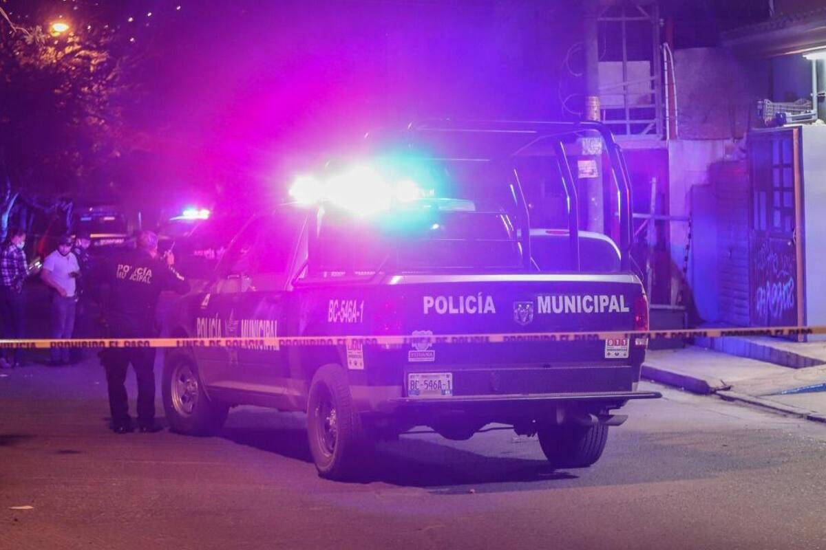 Se incendia auto por presuntos impactos de bala en Ciudad Obregón