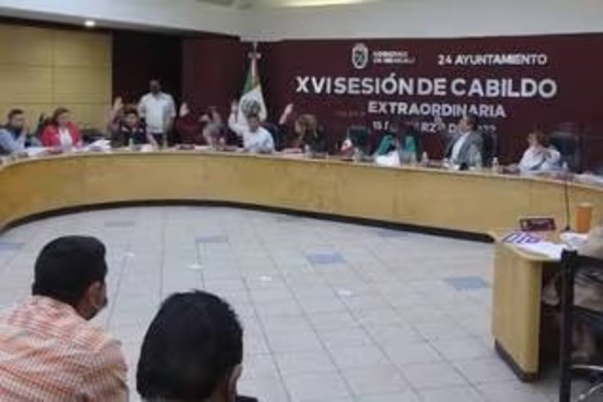 Toman protesta ante el Cabildo seis nuevos regidores