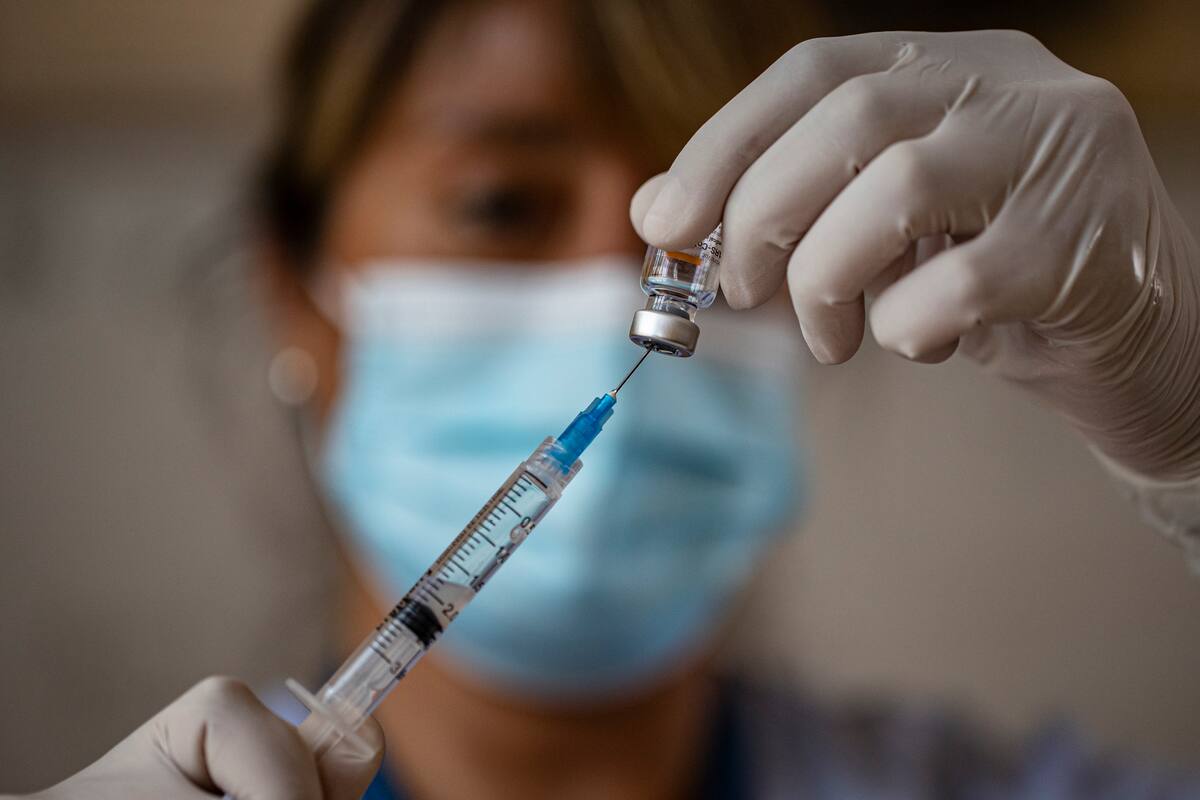 Vacunas contra Covid protegen más que anticuerpos de infección previa: CDC