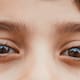 El truco del aceite de ricino para fortalecer pestañas y cejas