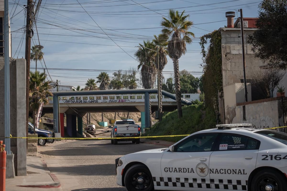 Un vehículo perdió el control, impactó infraestructura y provocó cierre parcial de la vialidad. Foto: Border Zoom