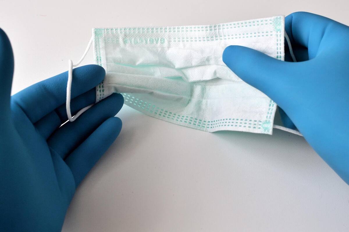 "Tengo que operar a este maric...": Suspenden a médico italiano por insulto a paciente