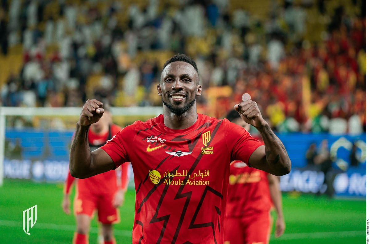 Julián Quiñones con el Al-Qadisiyah.