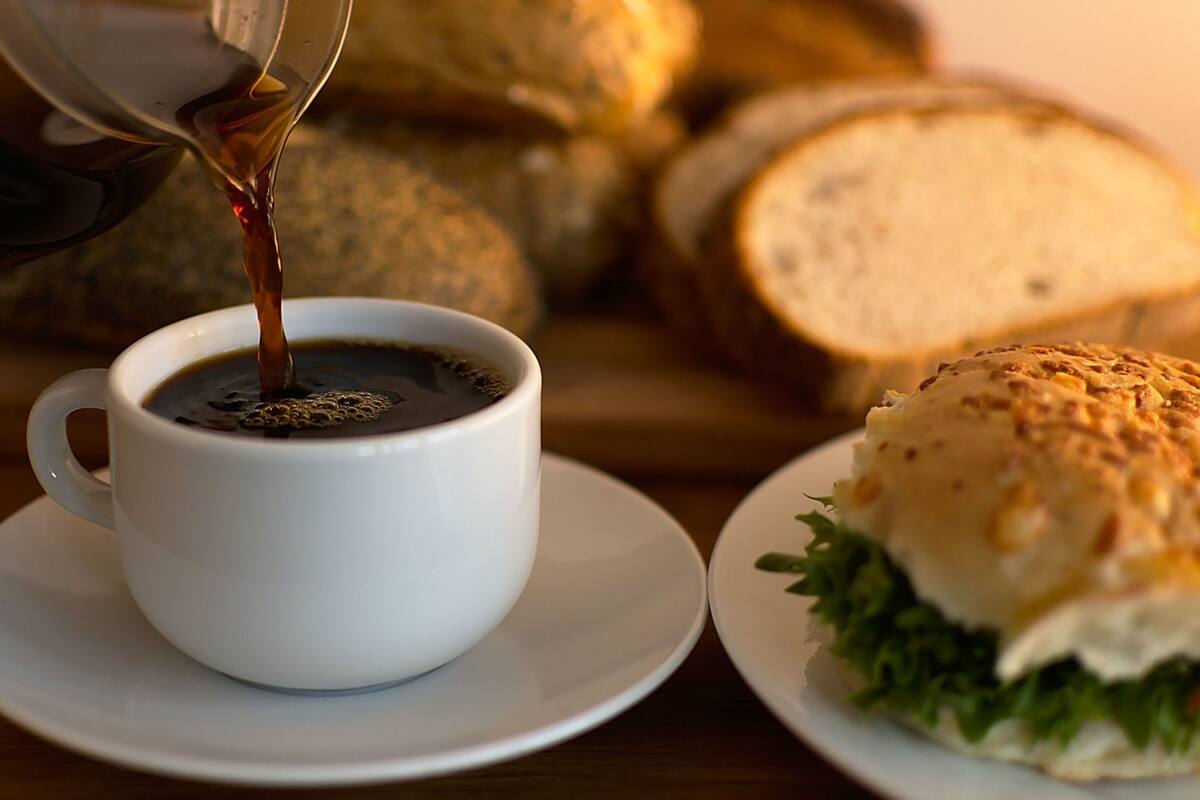 Cómo prevenir la acidez estomacal al consumir café