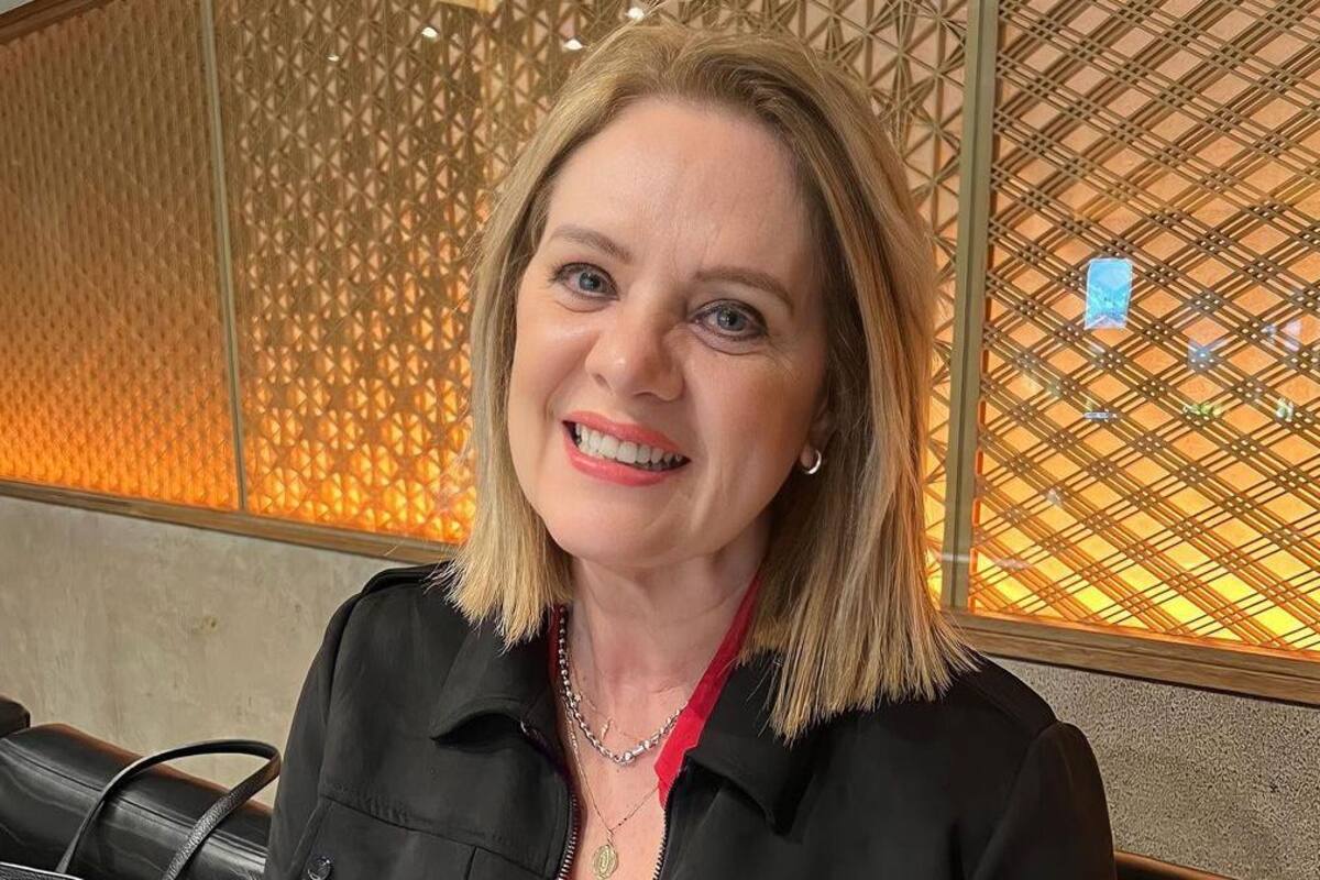 Erika Buenfil aparece sin una gota de maquillaje