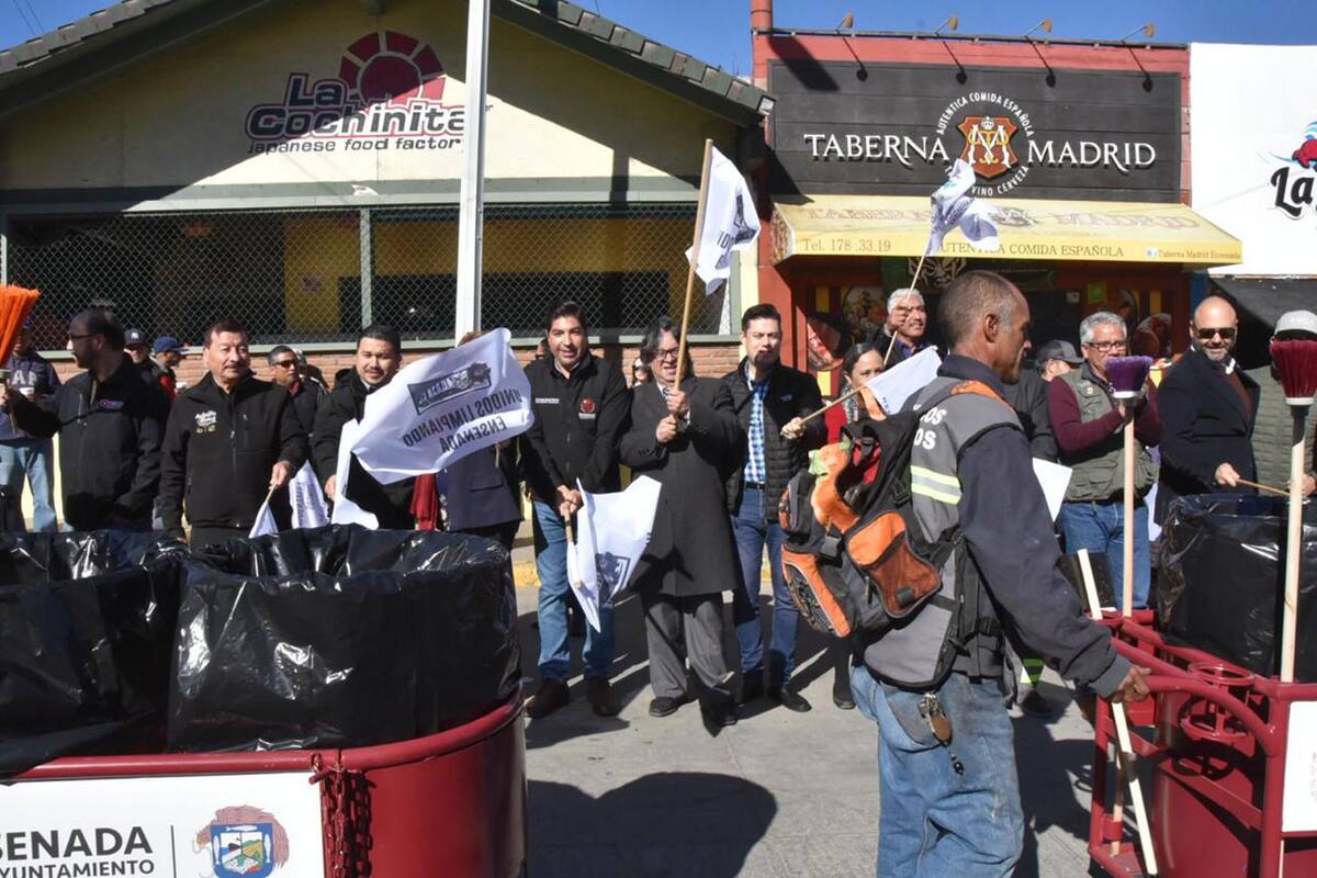 Arranca Alcalde programa de barrido manual en primer cuadro de Ensenada