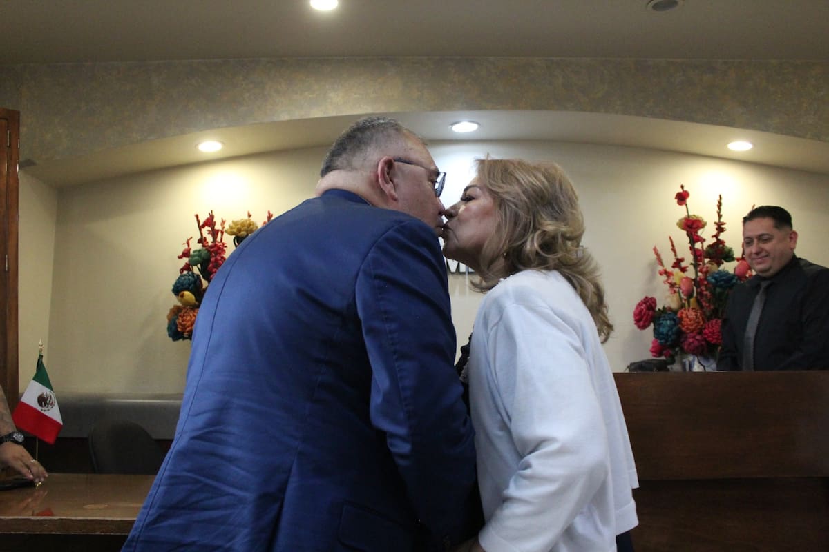 José y Diana sellan su historia con la última boda del Registro Civil del Centro Cívico