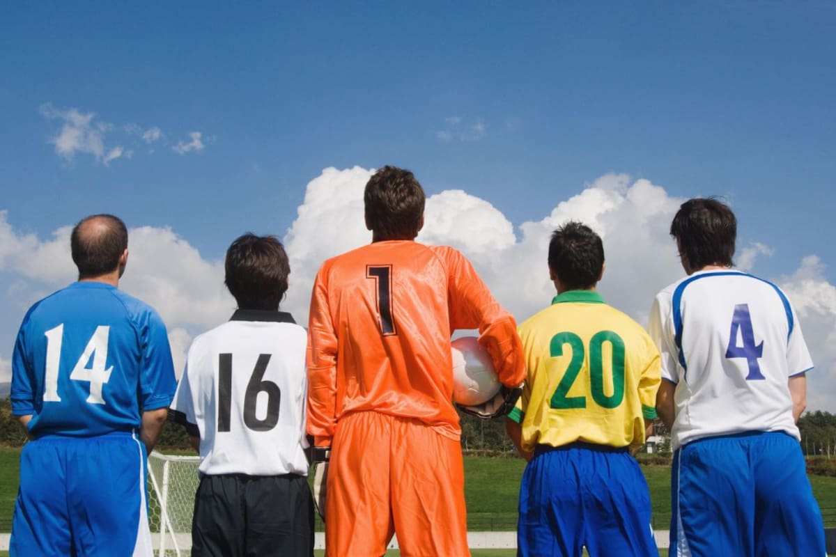 No regales ni tires tus camisetas de fútbol antiguas: descubre 3 ideas que las transforman en decoración para el hogar y conservar tus recuerdos deportivos por años