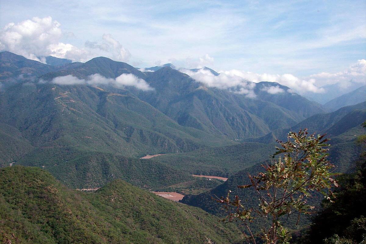 Conoce el Espinazo del Diablo, una las carreteras más increíbles de México