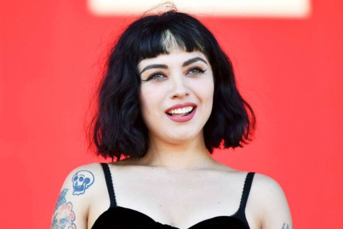A Mon Laferte se le resbalan las burlas y da la cara por Chile