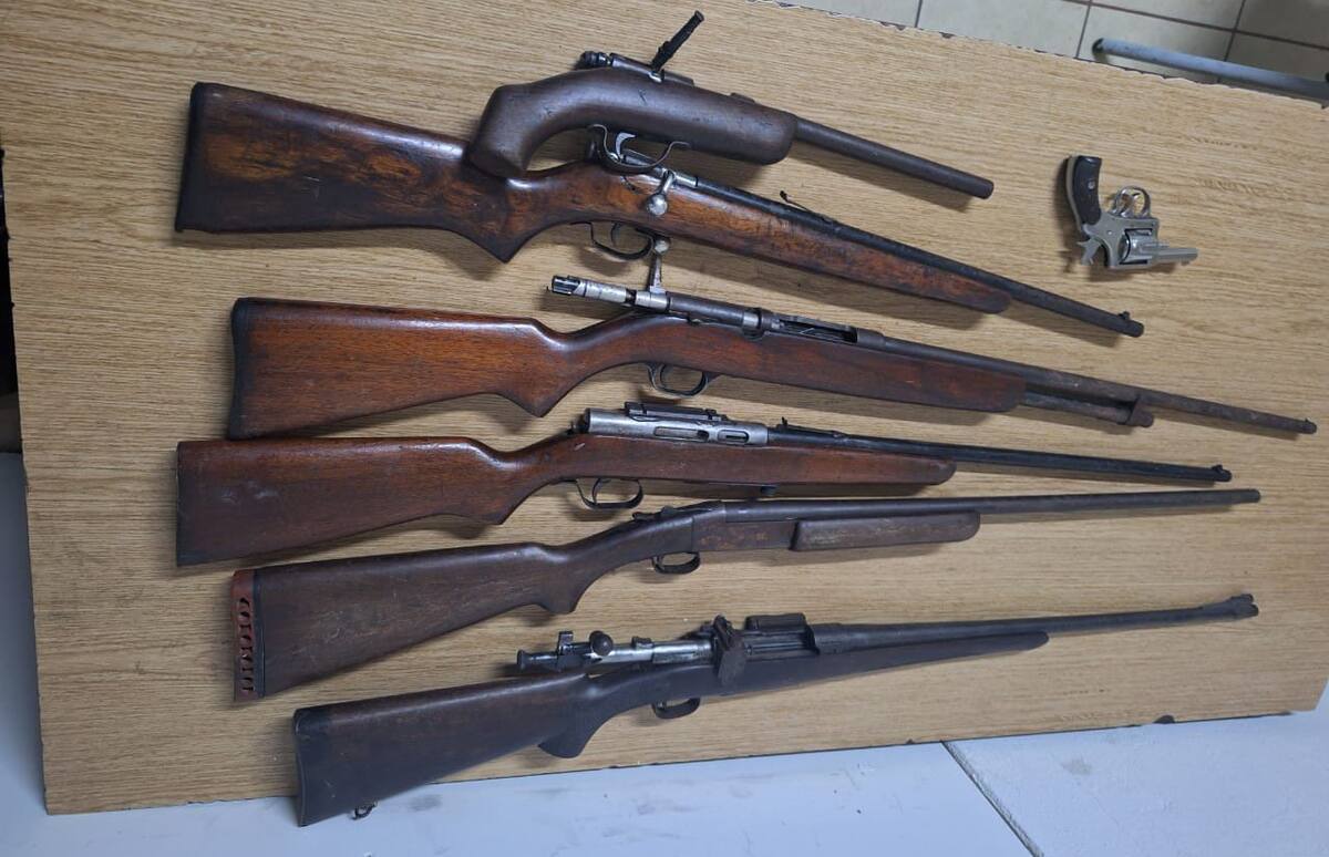 El hallazgo de las siete armas se registró la tarde del viernes en el fraccionamiento Mar de Calafia. Foto: Carmen Gutiérrez