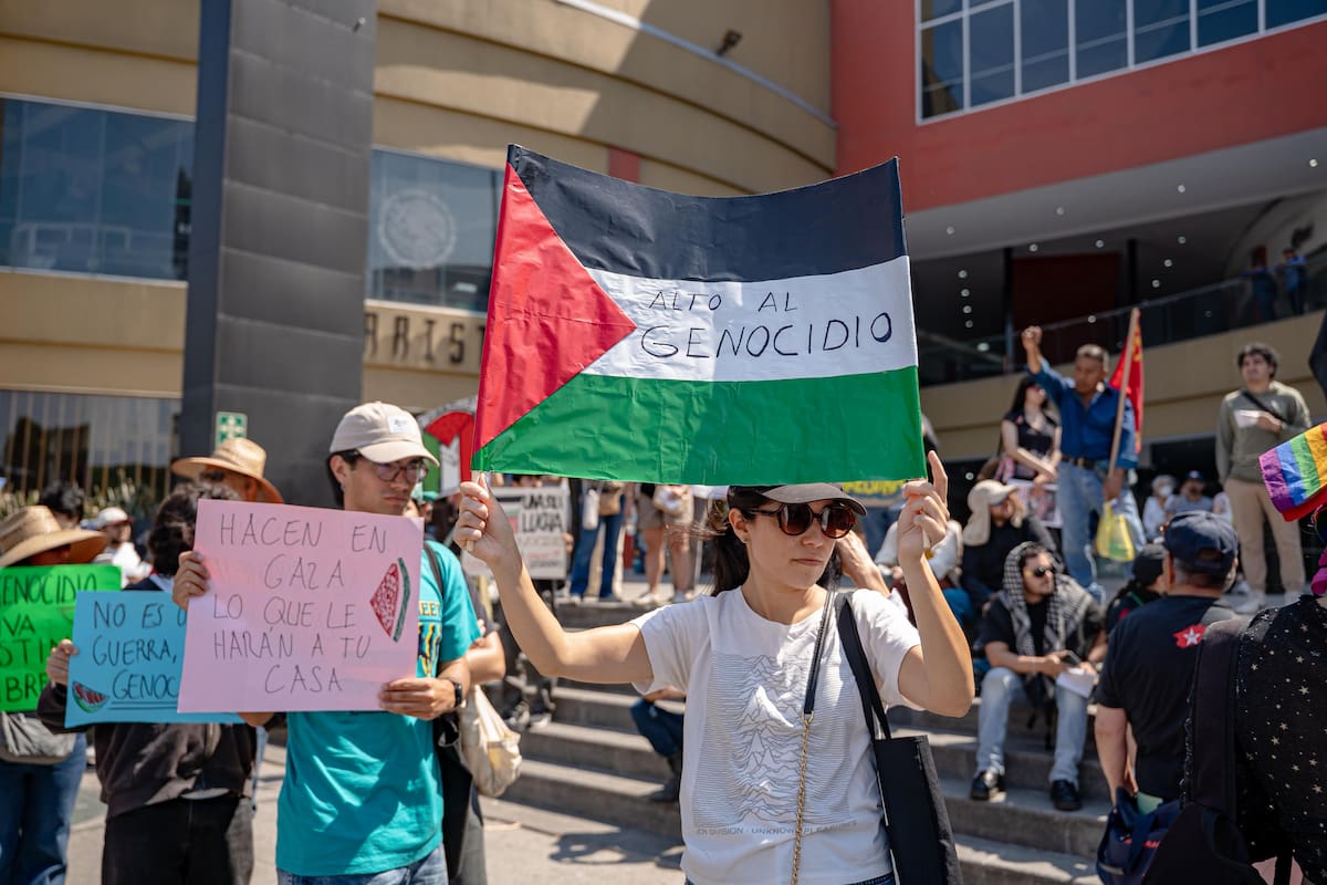 Protestan frente en la oficinas de la Secretaría de Relaciones Exteriores en solidaridad con pueblo de Palestina