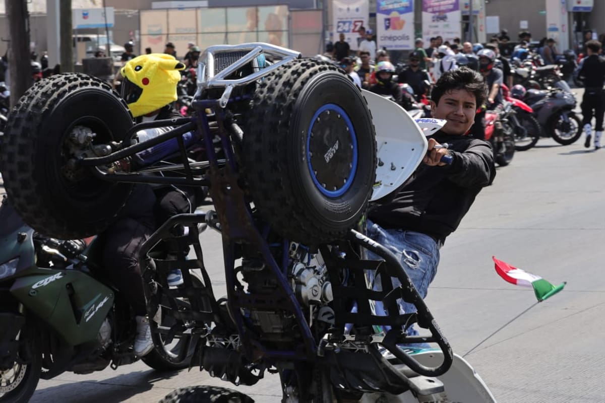 Los motociclistas, provenientes de distintas partes del estado y de California, se reunieron para realizar “stunts”. Foto: Sergio Ortiz