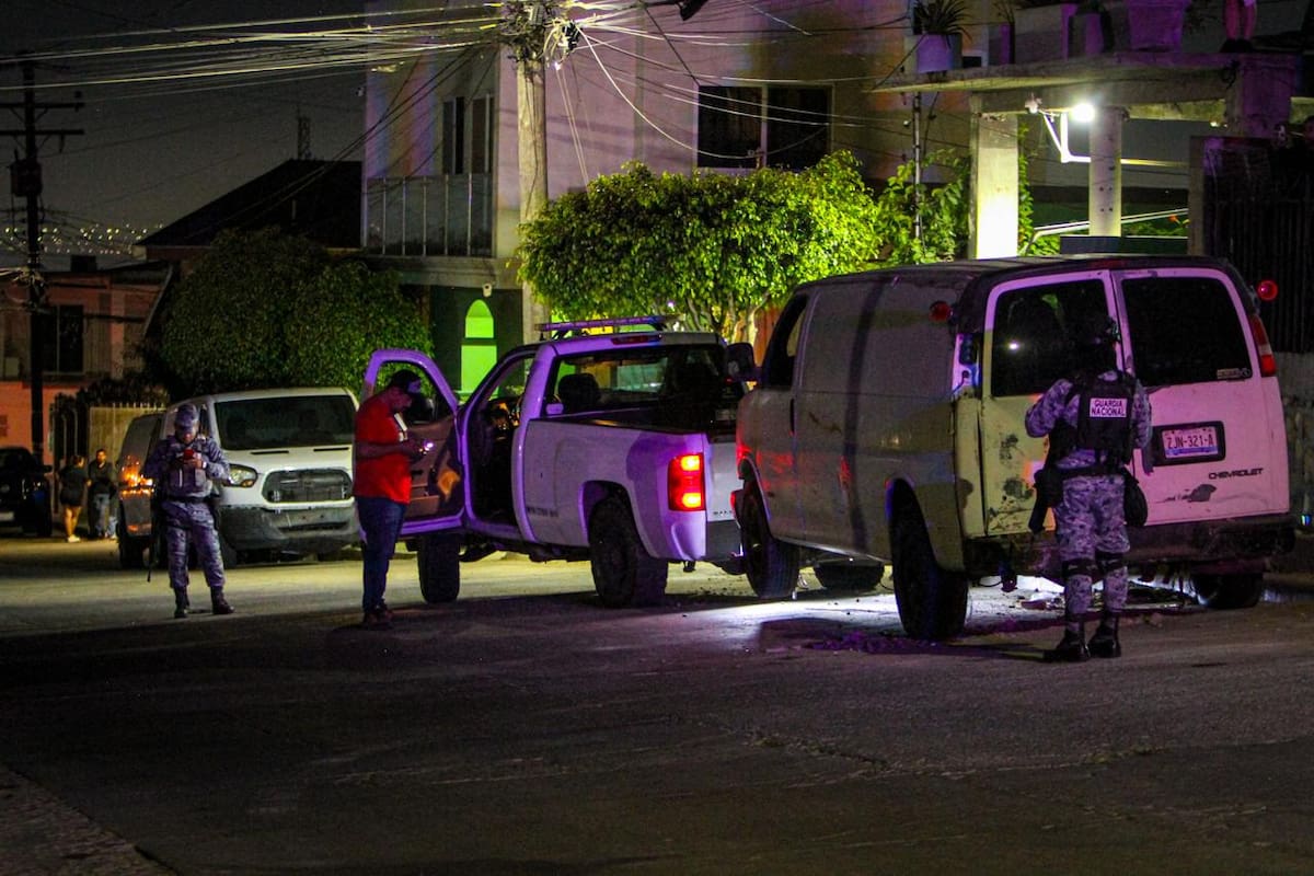 La víctima, de 48 años, fue localizada con heridas de bala en la cabeza, pecho y abdomen; la Fiscalía inició las investigaciones. Foto: Border Zoom
