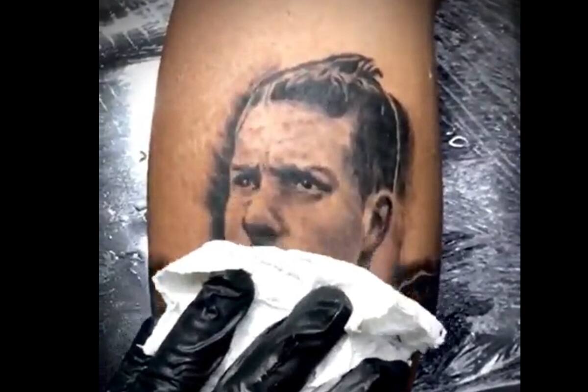 VIDEO: Fan del Atlas se realiza imponente tatuaje del rostro de los héroes del título