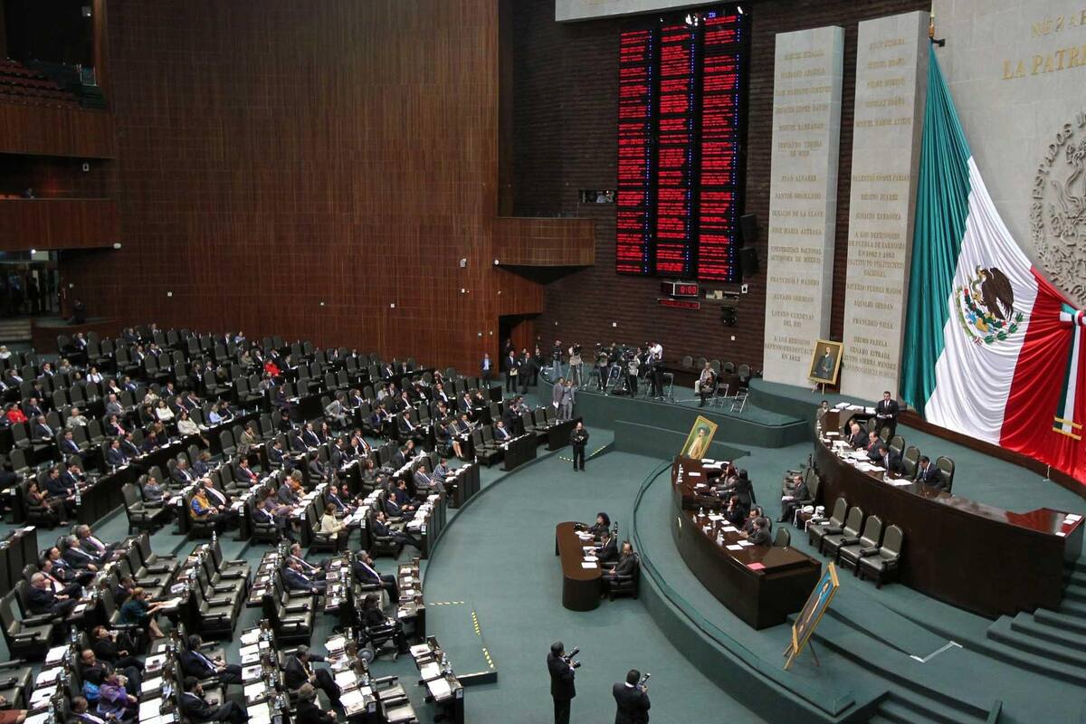 Treinta intelectuales llaman a quitarle a Morena la mayoría en la Cámara de Diputados