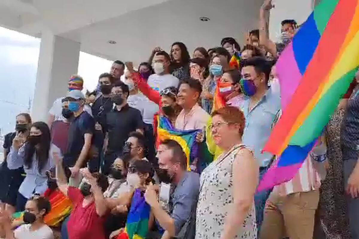 "Cuánto daría por gritarles nuestro amor", Comunidad LGBTQ+ en Sonora cantan en el Congreso del Estado