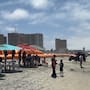 Baja Beach Fest transforma la playa de Rosarito; cierran estacionamiento y avanzan los preparativos