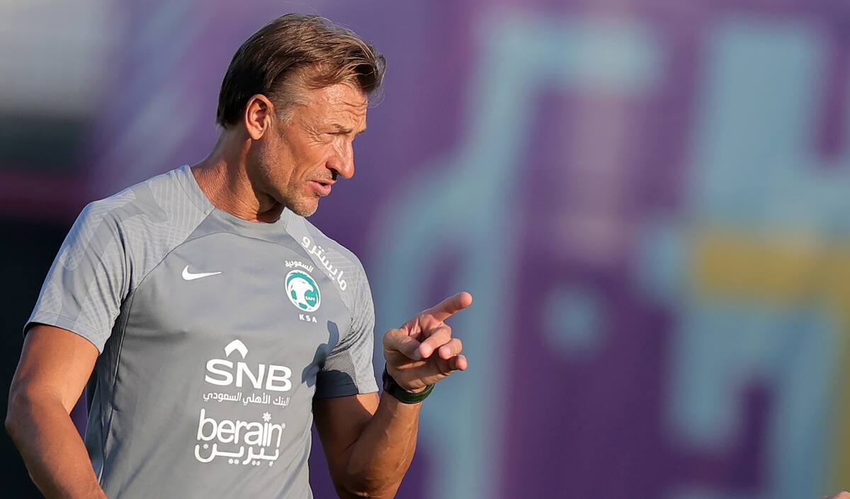 El seleccionador de Arabia Saudí, Hervé Rénard, durante un entrenamiento en Doha el pasado día 18. EFE/EPA/FRIEDEMANN VOGEL