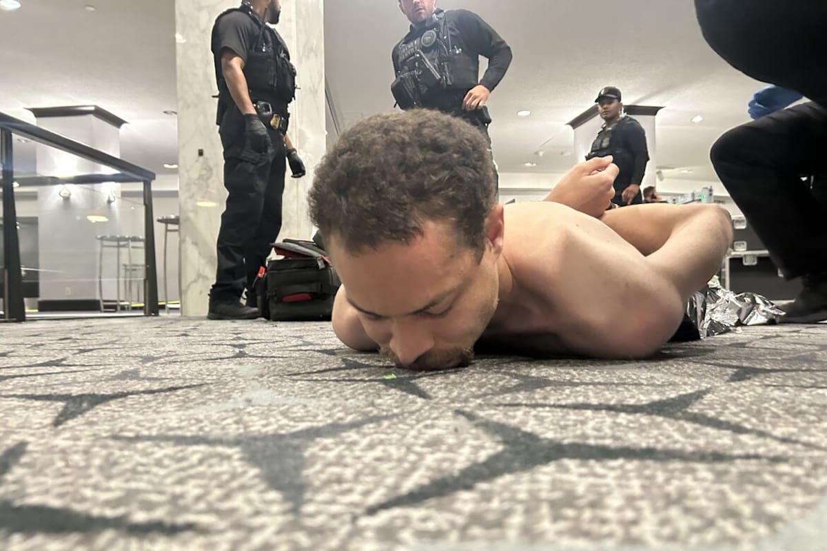 Donald Trump asegura que hombre armado que irrumpió en cena de corresponsales era un “lobo solitario” y portaba múltiples armas y chaleco antibalas