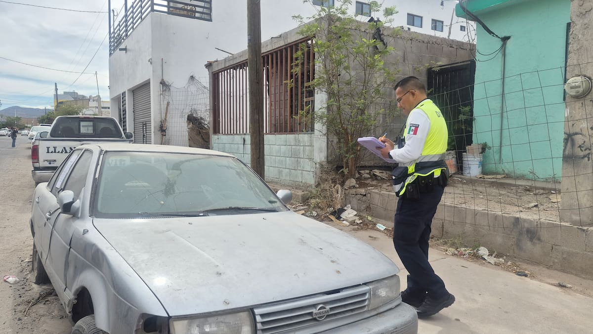 Inician retiro de autos abandonados en calles de Hermosillo: propietarios podrían pagar multa, grúa y corralón si no los mueven