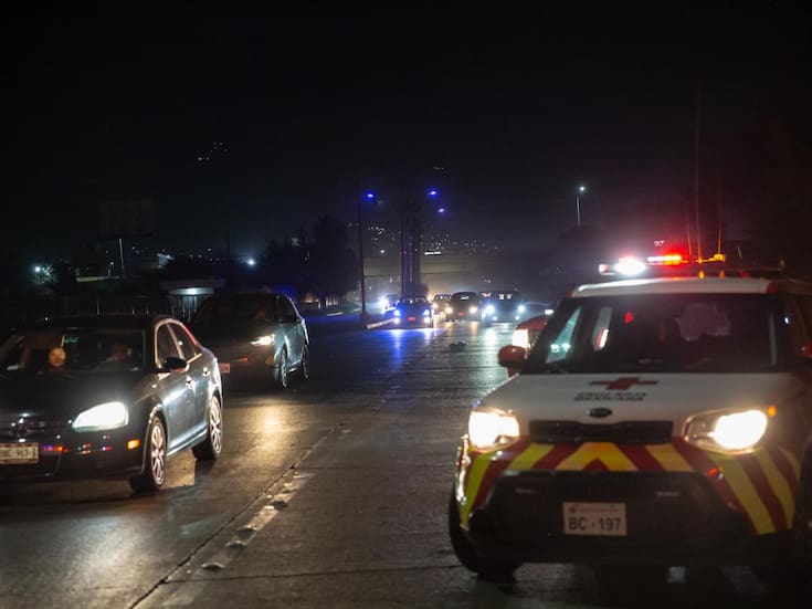 Volcadura en la Vía Rápida Oriente deja solo daños materiales