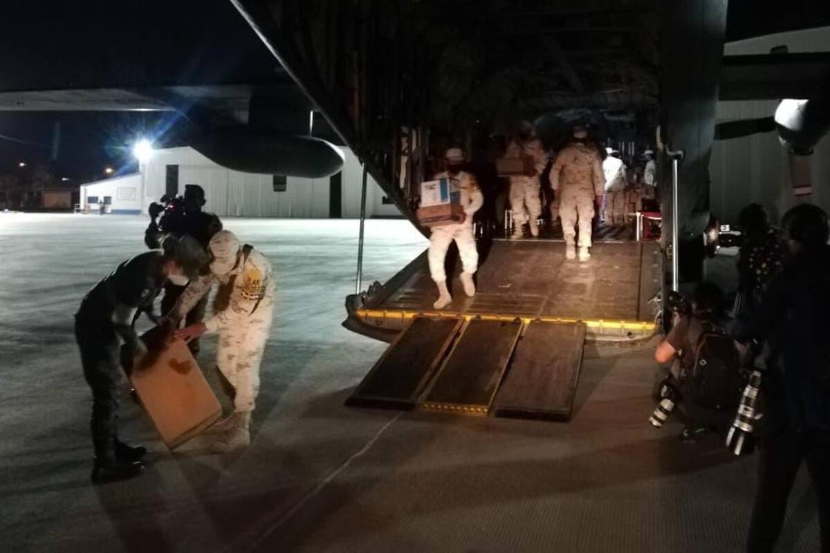 Llegan insumos médicos contra Covid-19 a Base Aérea Militar No. 18 de Hermosillo