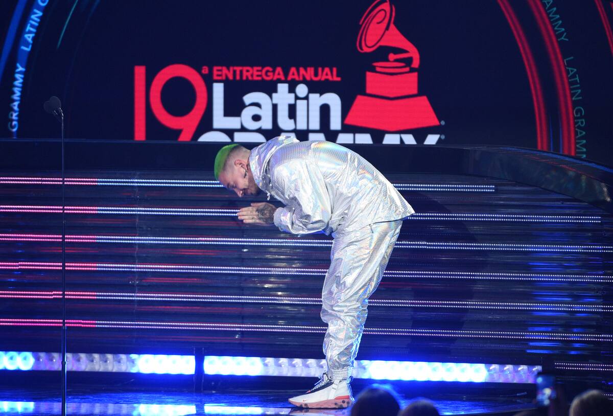J Balvin bows as he accepts the award for best urban music album for "Vibras" at the Latin Grammy Awards on Thursday, Nov. 15, 2018, at the MGM Grand Garden Arena in Las Vegas. (Photo by Chris Pizzello/Invision/AP)