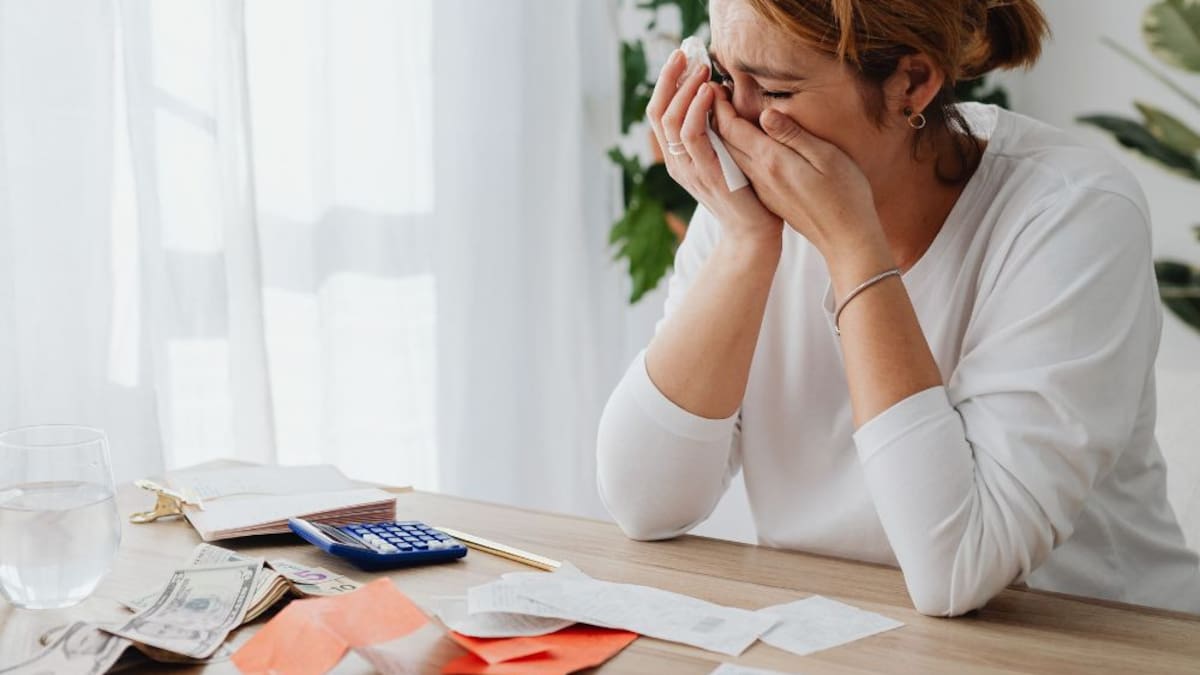 Las 4 señales de que perdiste el control de tus finanzas y qué hacer para solucionarlo con el método de la Condusef, una estrategia diseñada para liquidar tus deudas de forma organizada y sin adquirir nuevos saldos