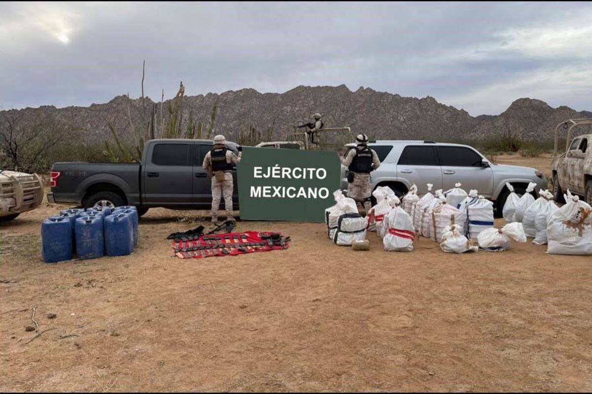 Decomisan drogas y armas en operativo a aeronave ilícita en Sonora