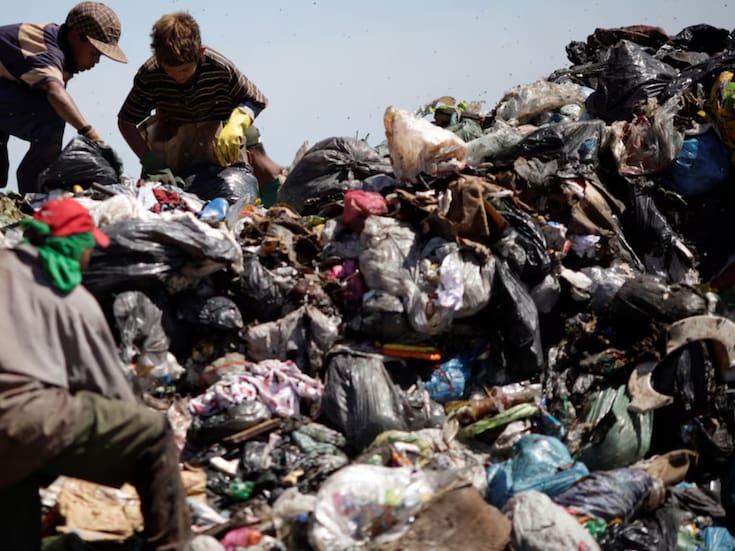 Redes del crimen organizado controlan el tráfico ilegal de residuos en un mercado que crecerá 70% hacia 2050 y llegará a 3 mil 400 millones de toneladas anuales, agravando la contaminación y los riesgos para la salud pública mundial