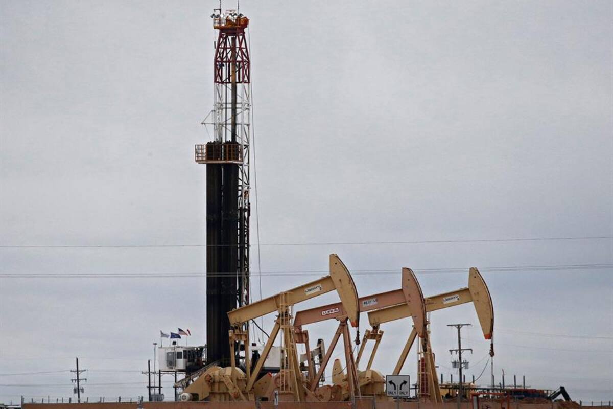Petróleo de Texas cierra en 19,87 dólares el barril, su mínimo en 18 años