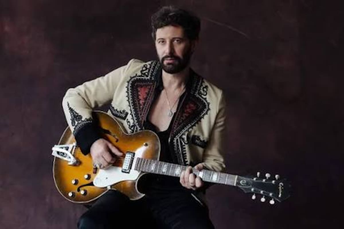 Adanowsky vuelve a Tijuana para revivir los discos que marcaron su carrera