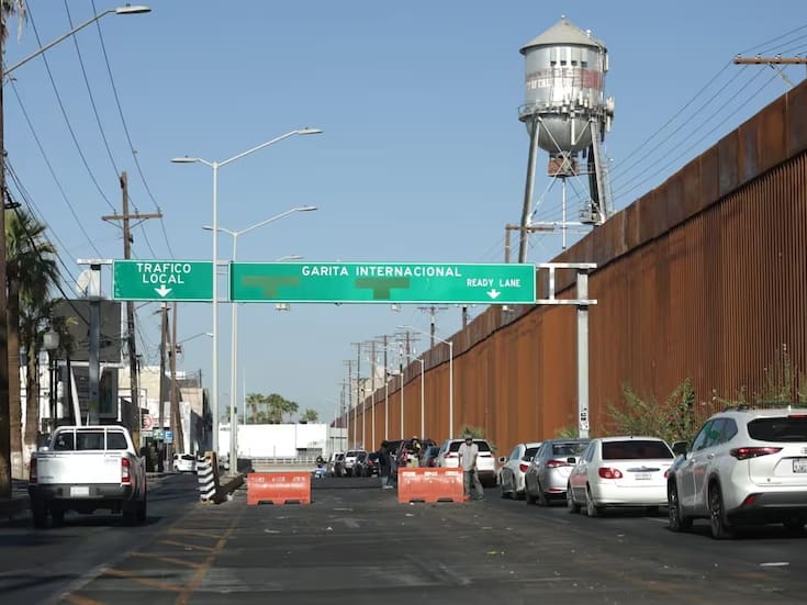 Filas largas de más de hasta 3 horas de espera en garitas de Mexicali