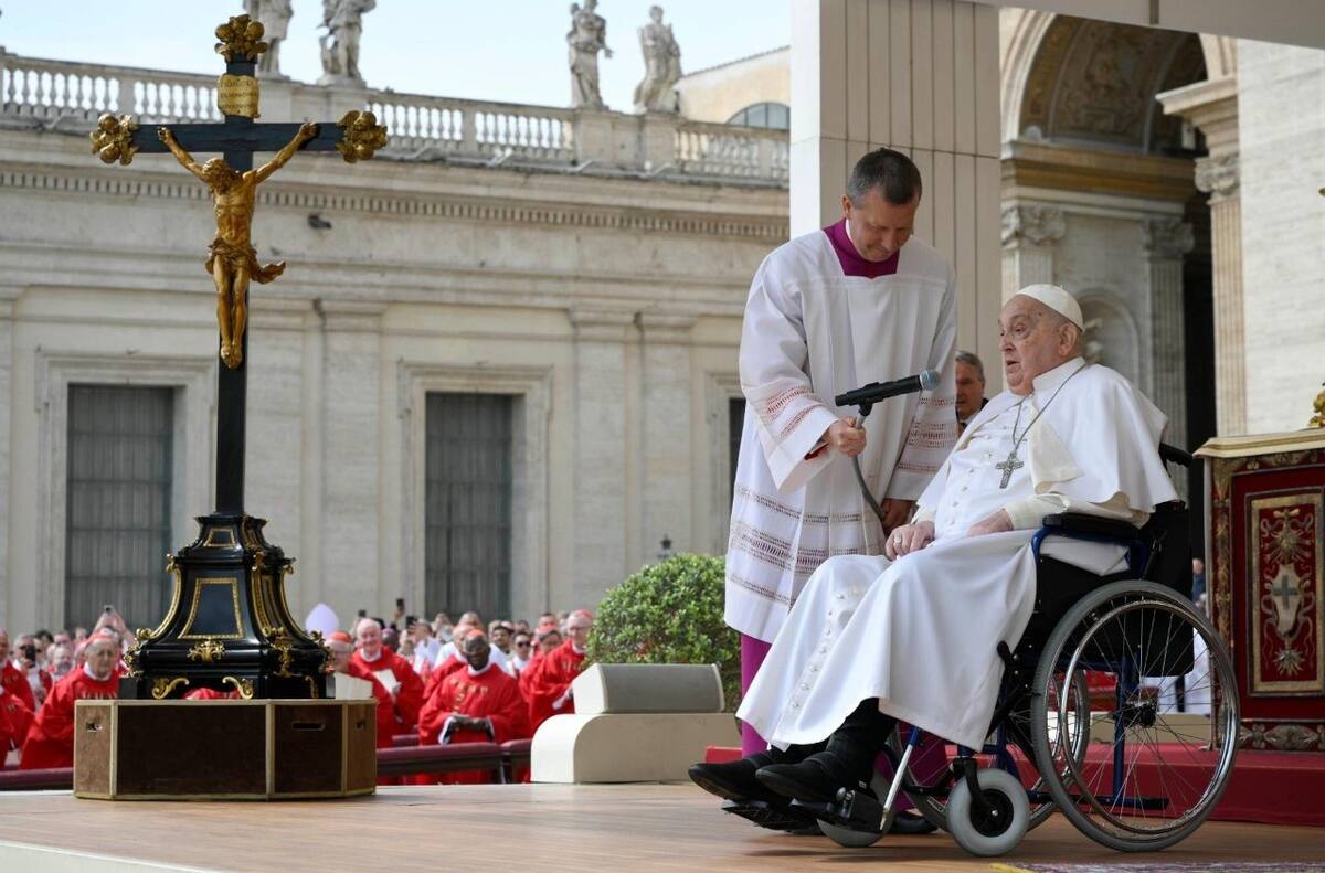 El gesto fue recibido con alegría por los asistentes, que respondieron con aplausos y muestras de afecto. Foto: Vatican News.