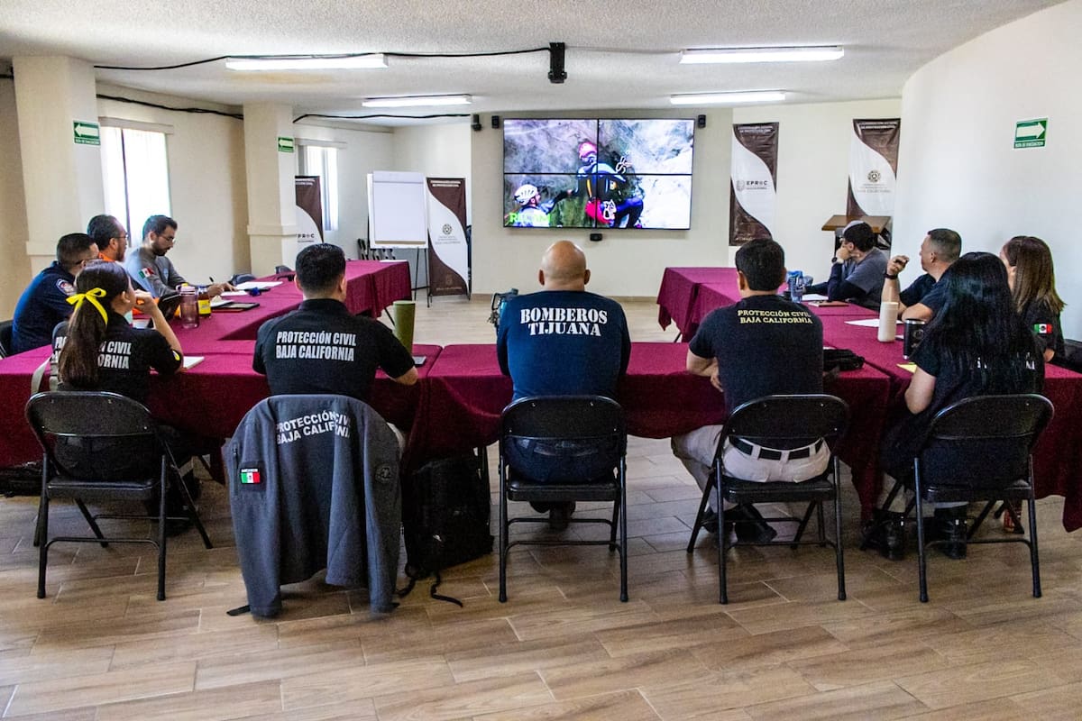 Especializan a rescatistas en maniobras para salvar vidas en cañones de BC