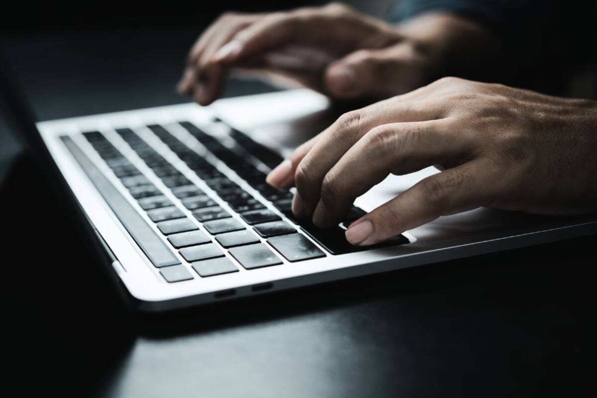 ¿Trabajas para ti o para sostener tu versión pública en redes sociales?