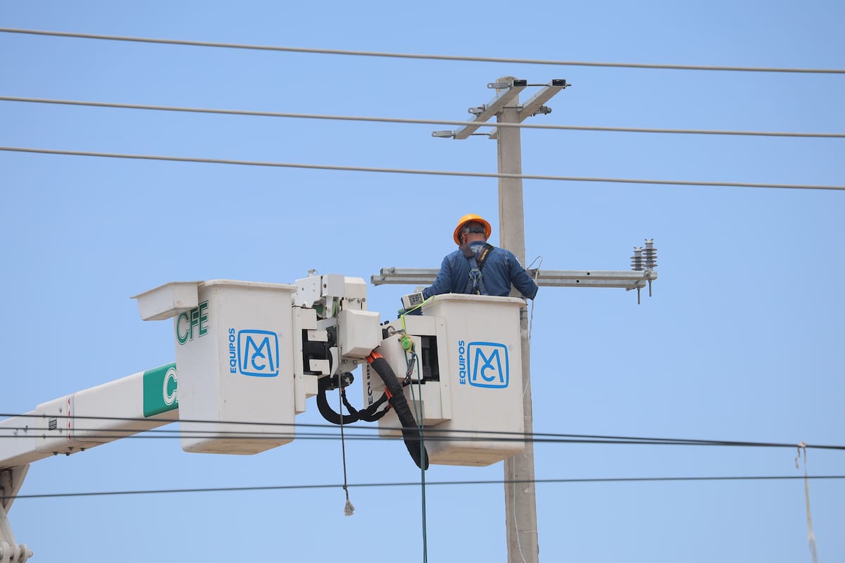 Sheinbaum va por 99.9% de electrificación en 2030 y destaca obras en comunidades apartadas