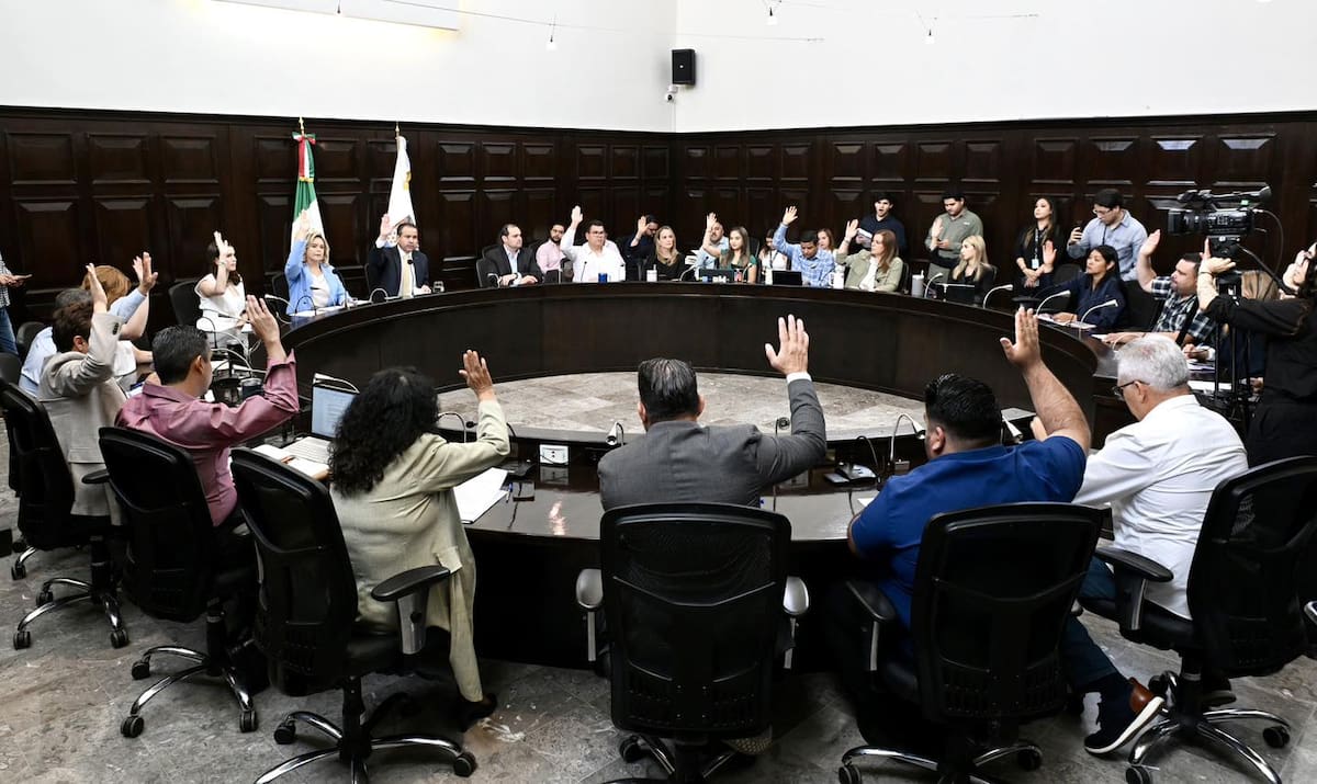 El alcalde Antonio Astiazarán presidió ayer la sesión de Cabildo de Hermosillo. FOTO: ESPECIAL