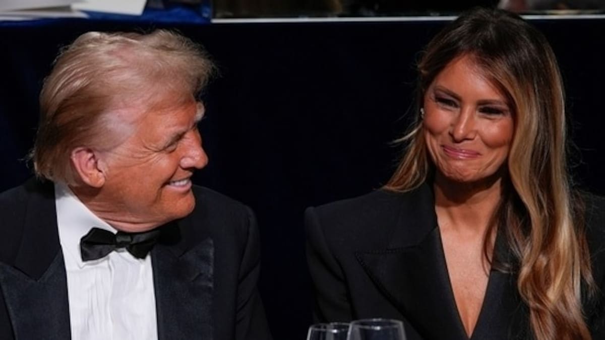Donald Trump y Melania Trump durante el evento que contó con la participación del comediante. | Crédito: AP