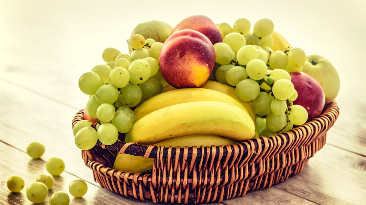 La selección agrícola ha modificado tamaño, sabor y contenido de azúcar de muchas frutas que hoy se consumen de forma cotidiana. Foto: Canva